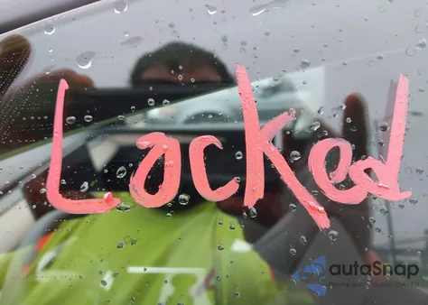 2024 Tesla Model Y Long Range Dual Motor All-Wheel Drive z USA, uszkodzony, nr VIN 7SAYGDEE9RA275956